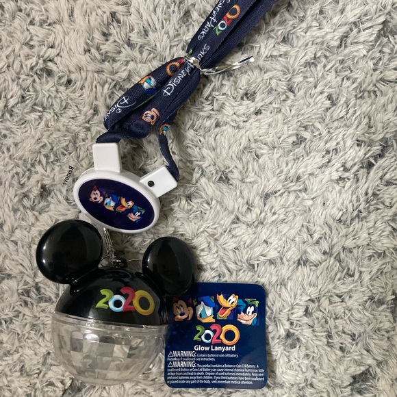 Disney halloween light up lanyard and Mickey - Picture 1 of 6